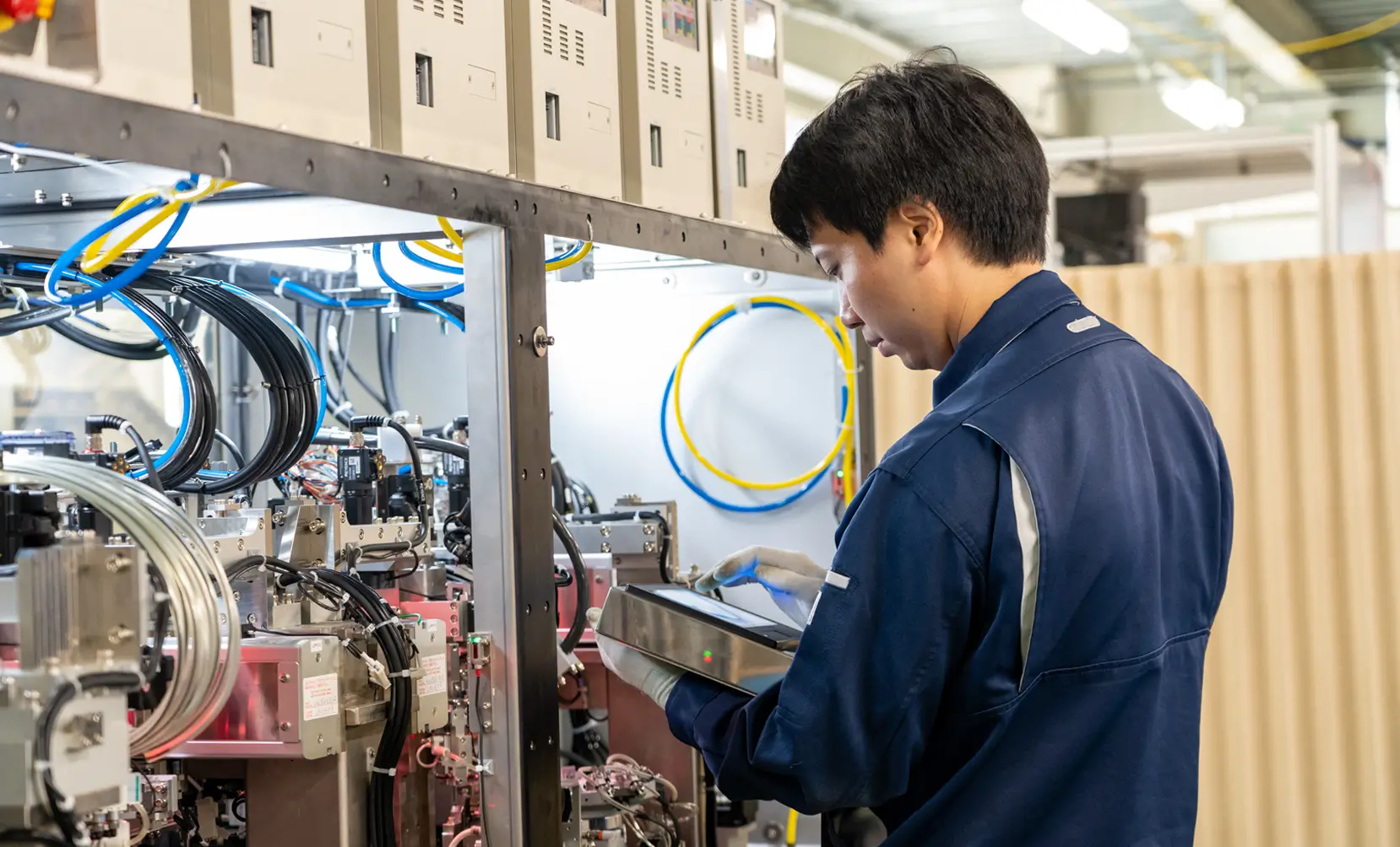 接合機器事業部　技術01